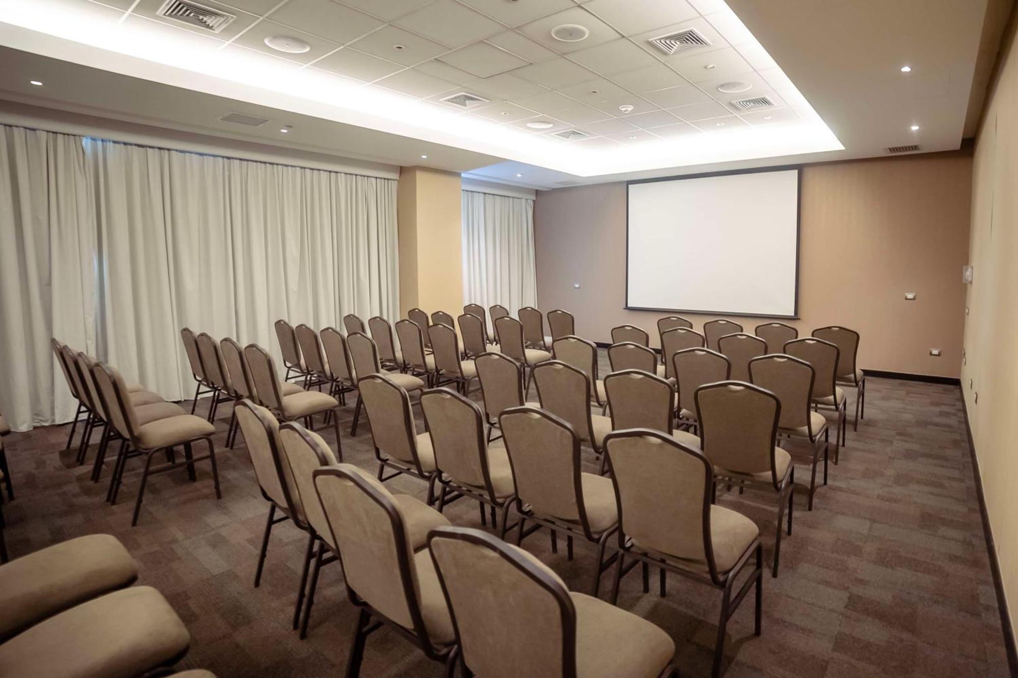 Doubletree By Hilton Trujillo Hotel Encalada ภายนอก รูปภาพ