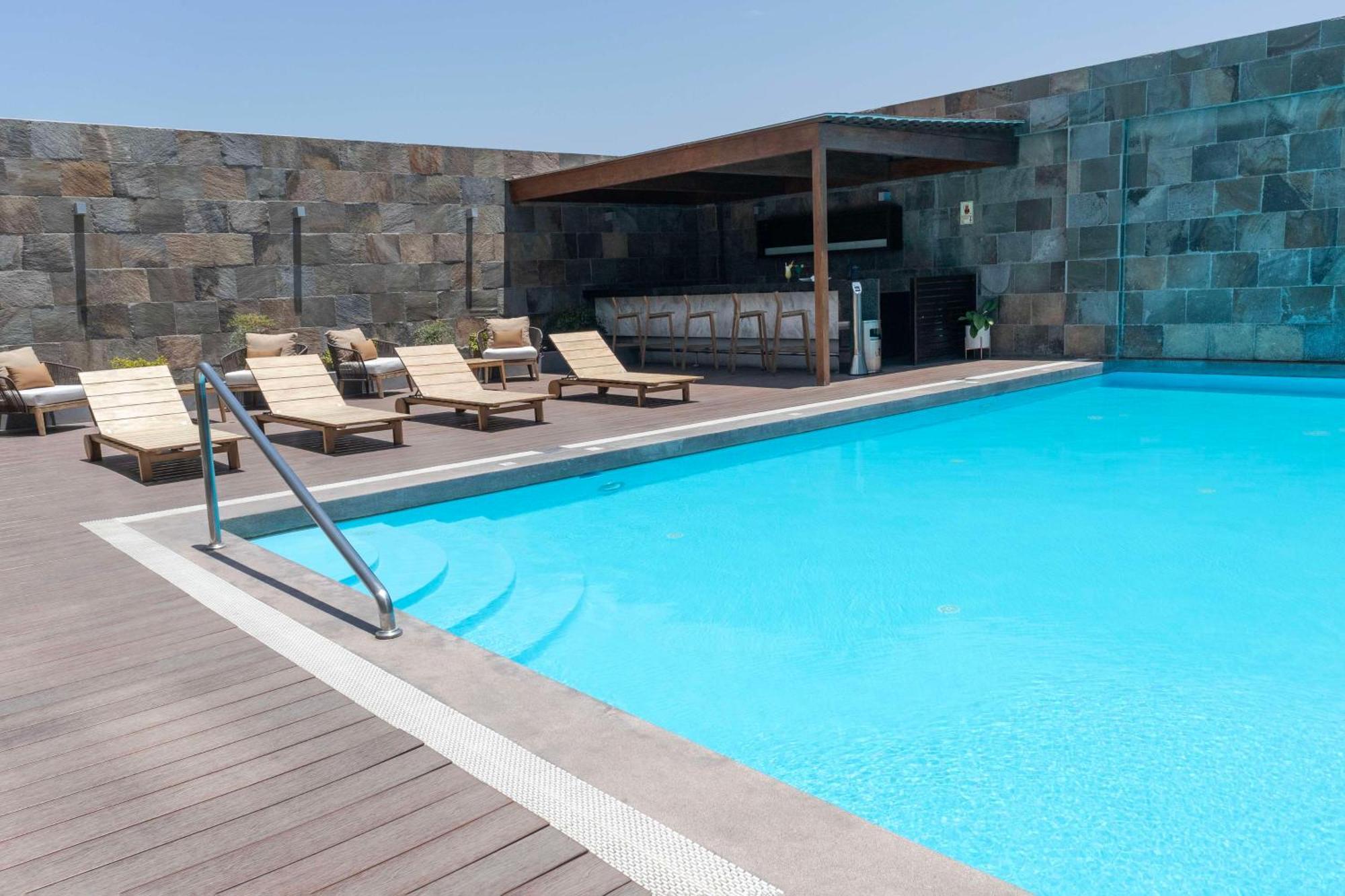 Doubletree By Hilton Trujillo Hotel Encalada ภายนอก รูปภาพ