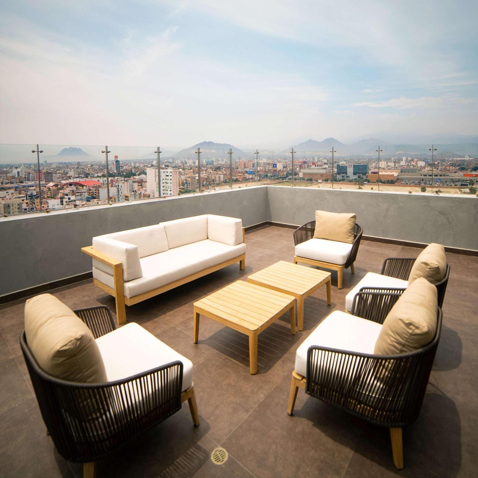 Doubletree By Hilton Trujillo Hotel Encalada ภายนอก รูปภาพ