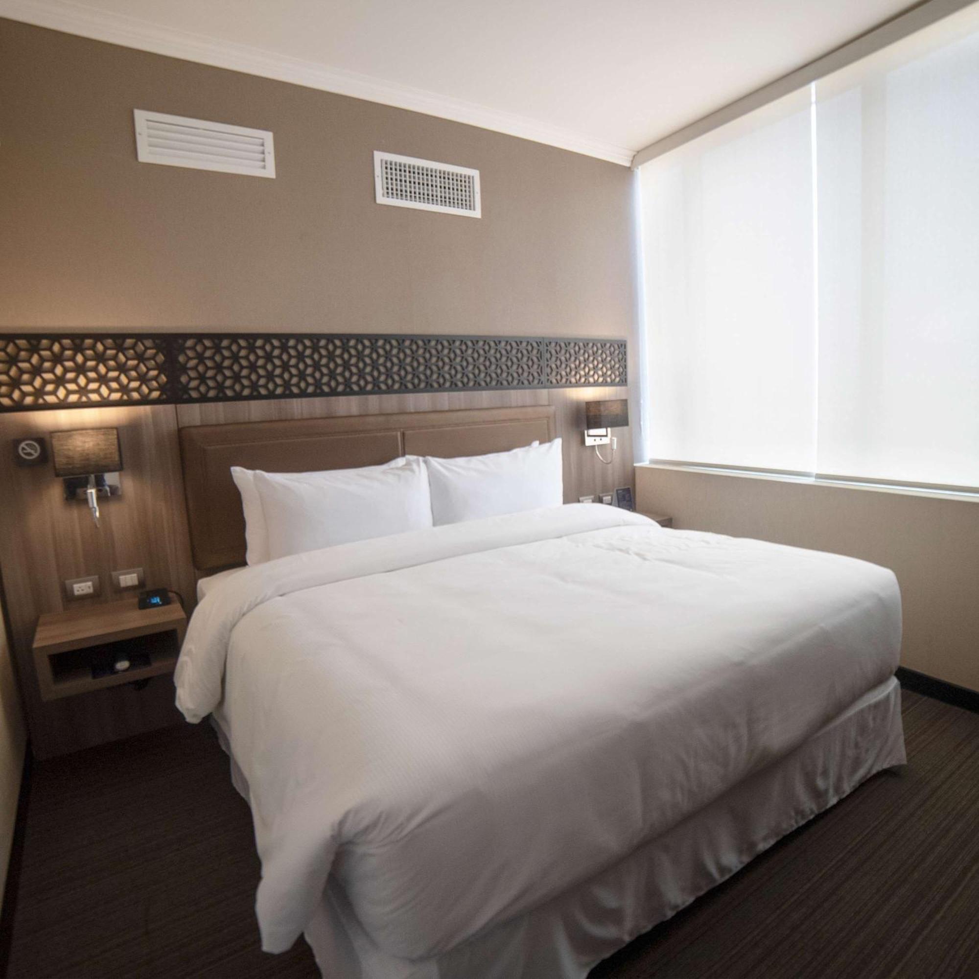 Doubletree By Hilton Trujillo Hotel Encalada ภายนอก รูปภาพ