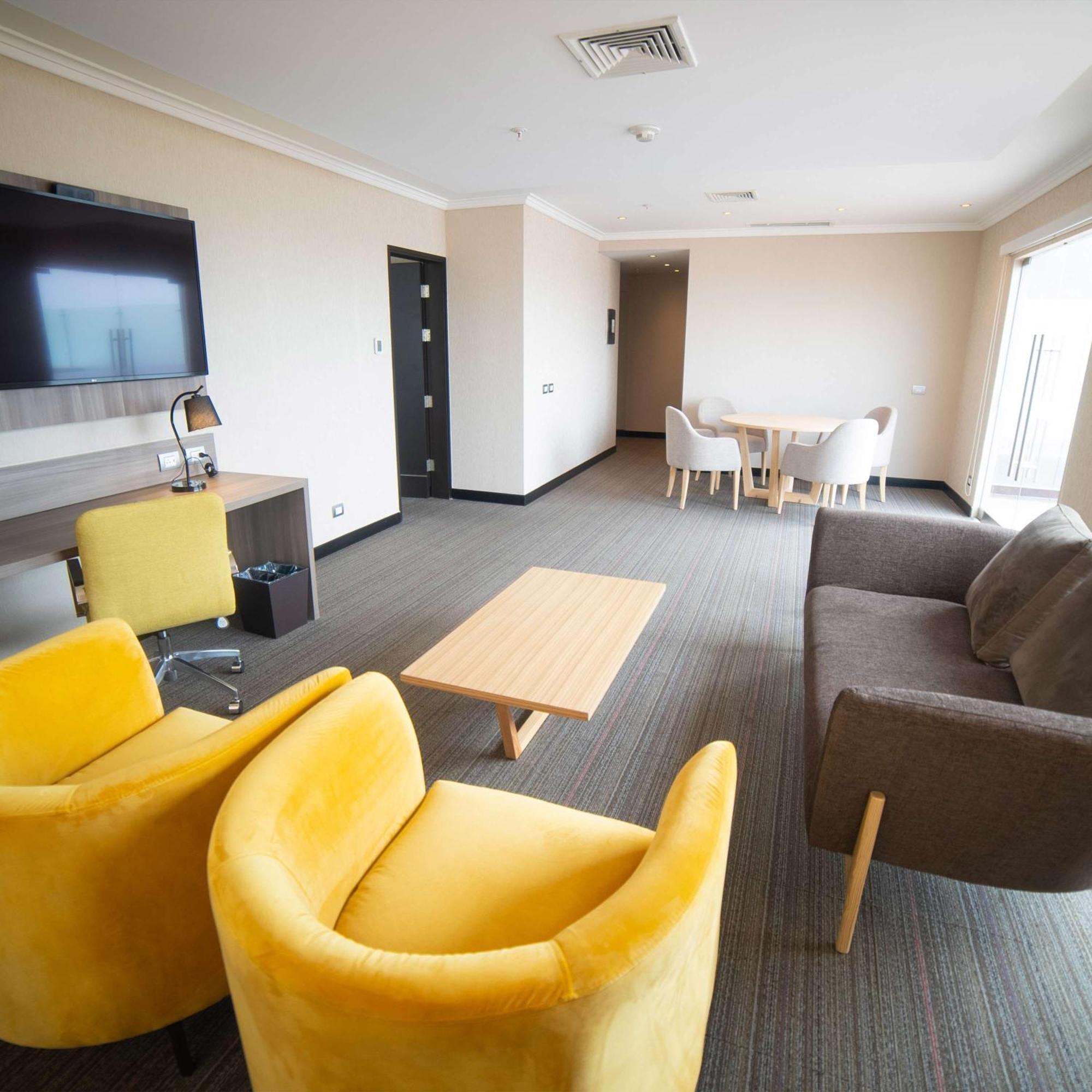 Doubletree By Hilton Trujillo Hotel Encalada ภายนอก รูปภาพ
