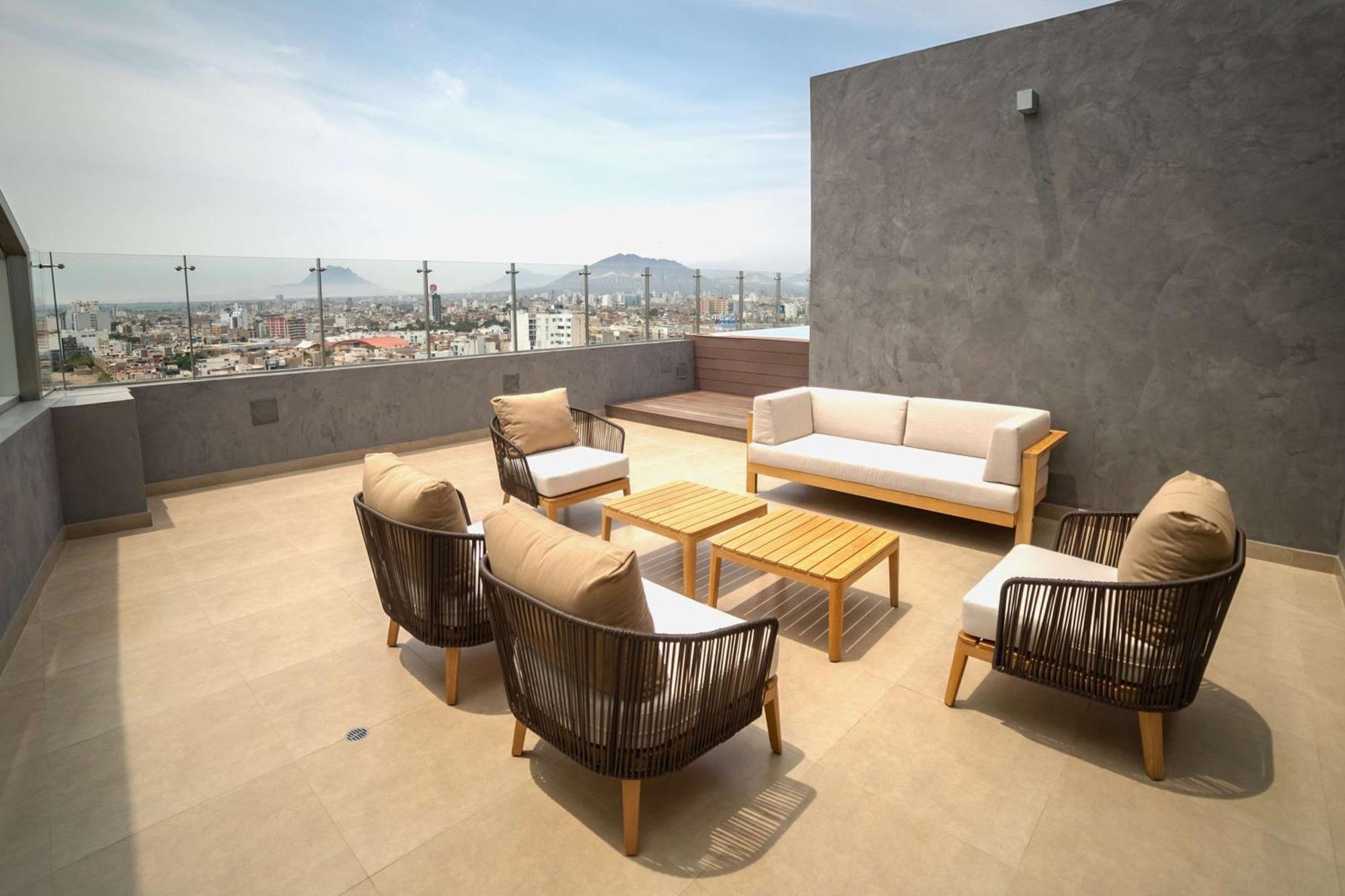 Doubletree By Hilton Trujillo Hotel Encalada ภายนอก รูปภาพ