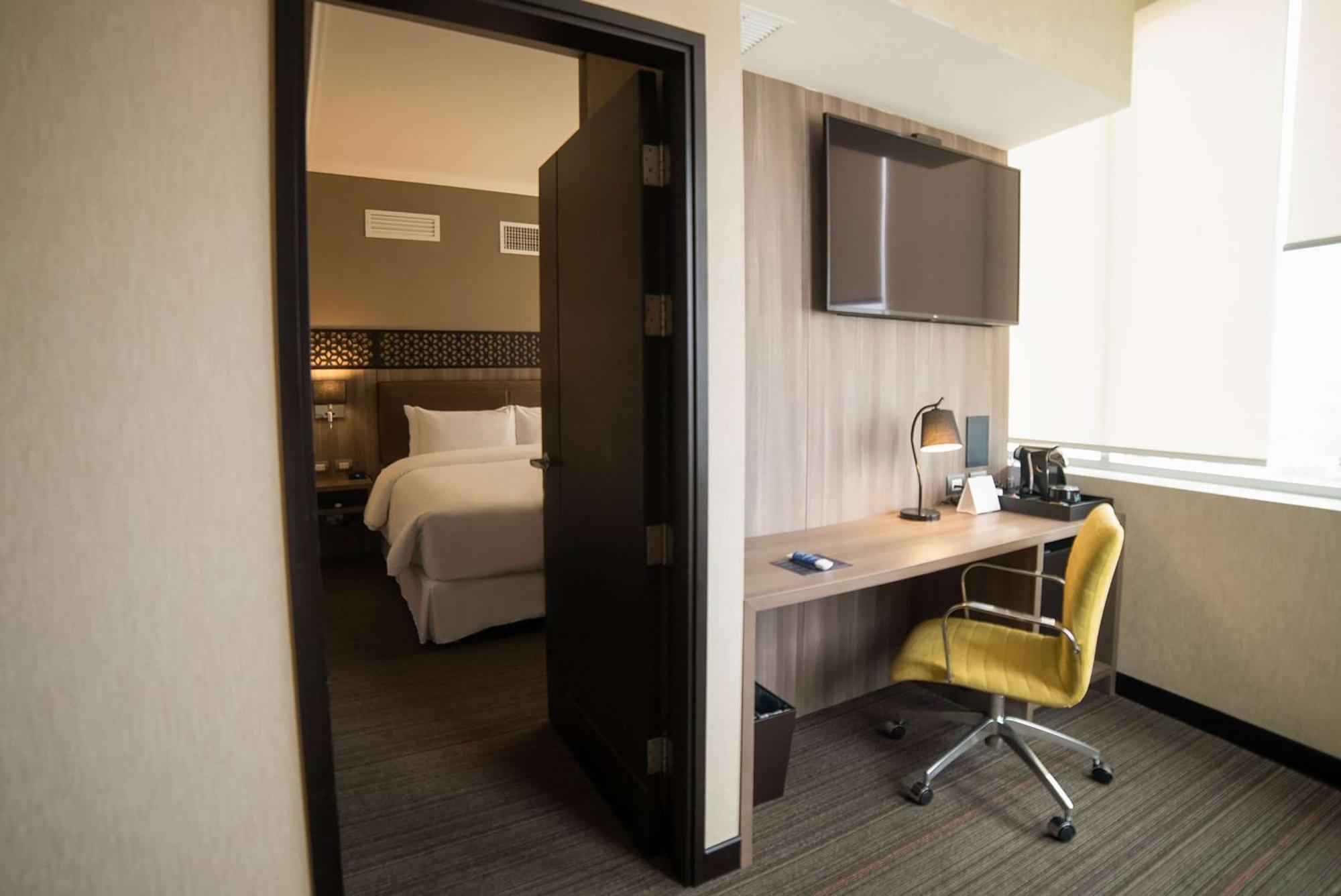 Doubletree By Hilton Trujillo Hotel Encalada ภายนอก รูปภาพ