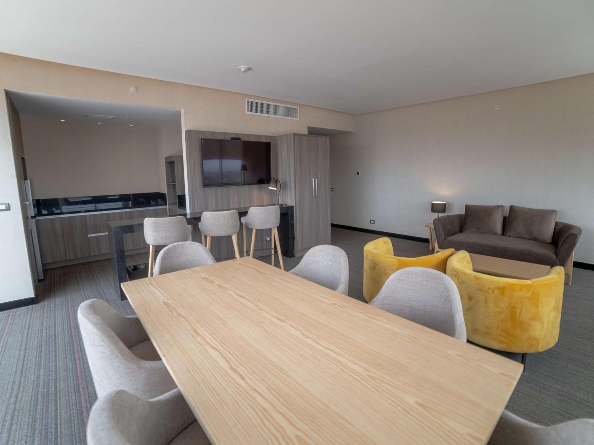 Doubletree By Hilton Trujillo Hotel Encalada ภายนอก รูปภาพ