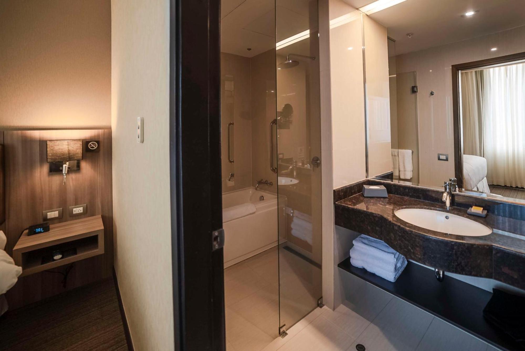 Doubletree By Hilton Trujillo Hotel Encalada ภายนอก รูปภาพ